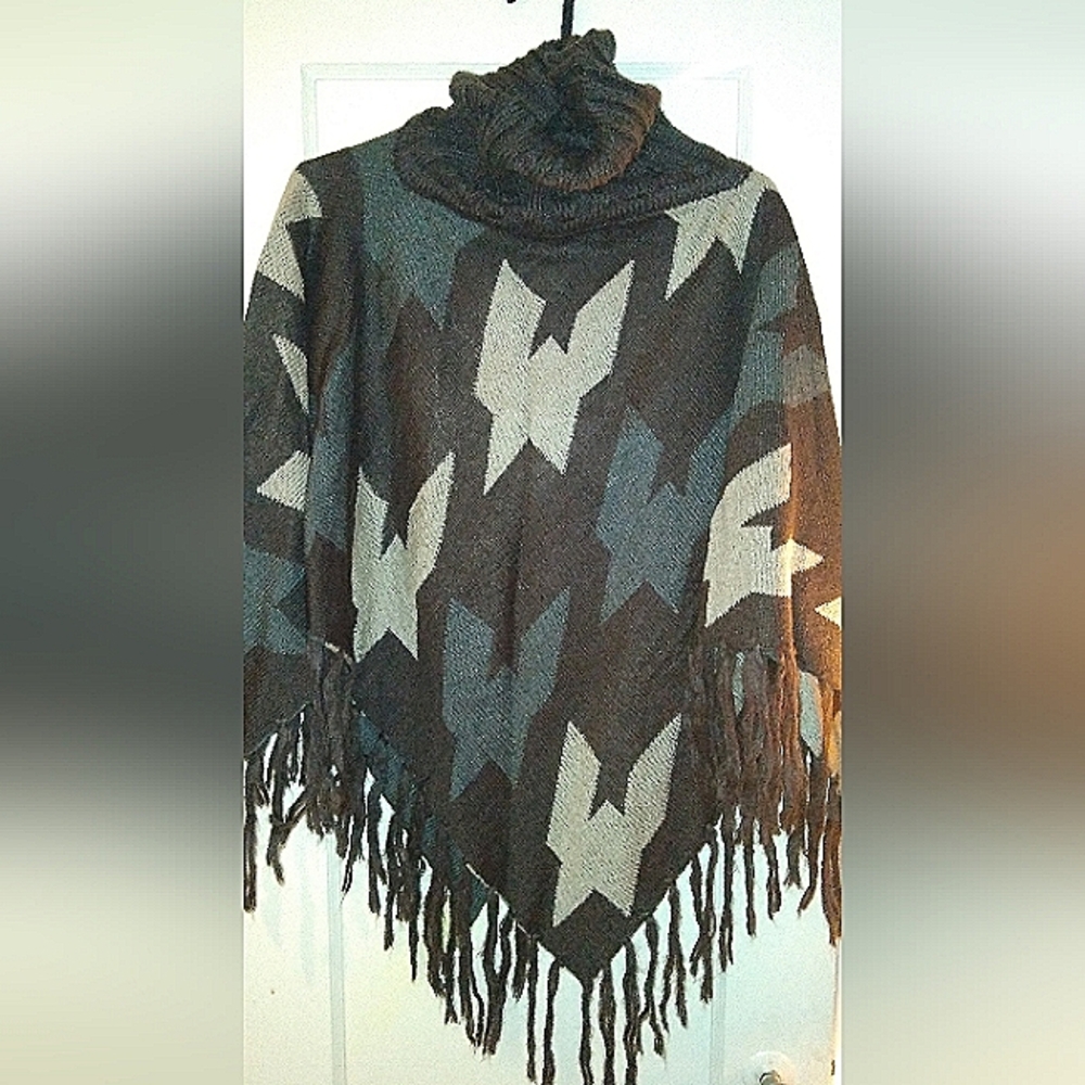 ❌SOLD❌Brand new brown turtleneck print poncho.